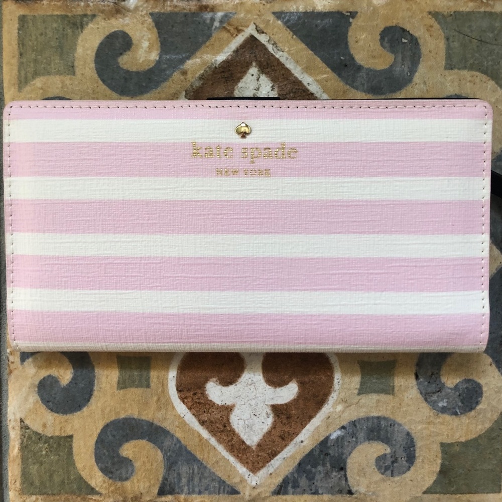 Kate Spade pink and white stripe wallet 💕👛